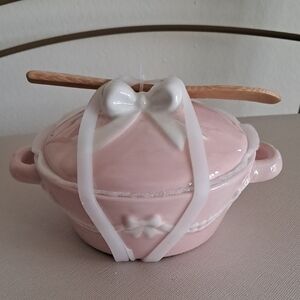Pink Ceramic Bow Bakeware with Lid and Spoon